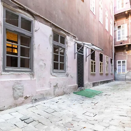 Kiraly Downtown Apartmán