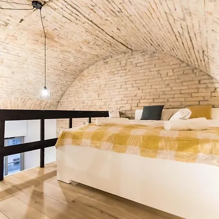 Kiraly Downtown Apartment