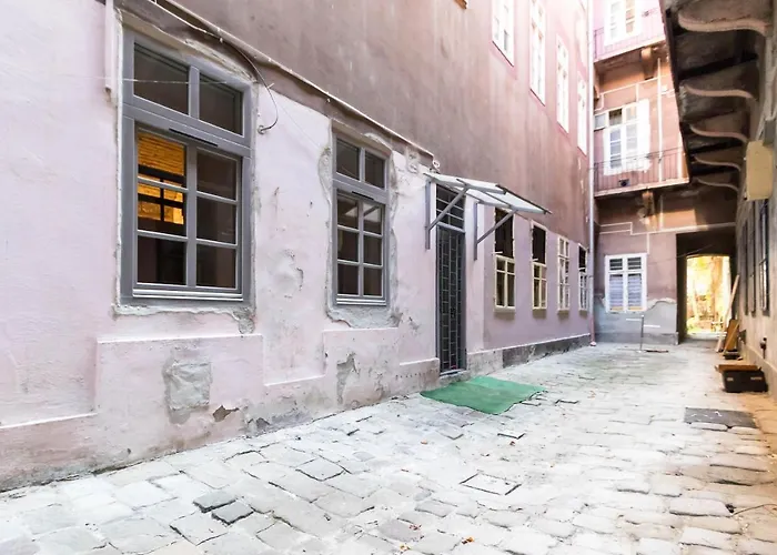 Kiraly Downtown Apartament